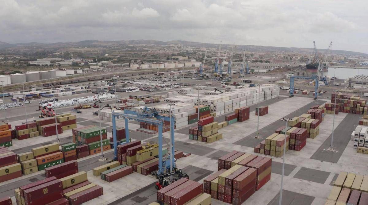 https://www.quotidianodelsud.it/wp-content/uploads/2026/08/container-comm.jpeg