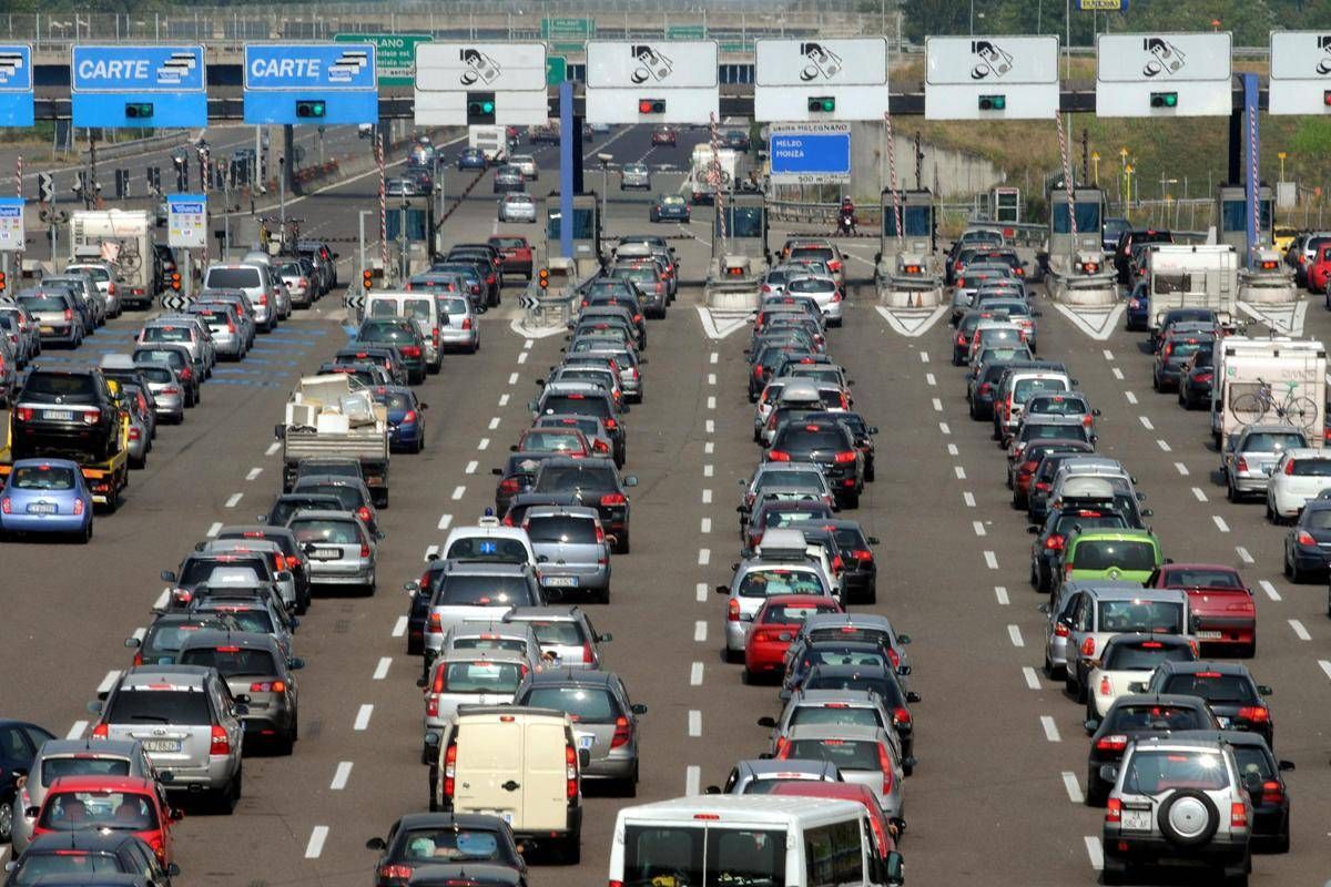 https://www.quotidianodelsud.it/wp-content/uploads/2026/08/controesodo-primi-rientri-dalle-ferie-estive-traffico-alla-barriera-di-mlano-melegnano.jpeg