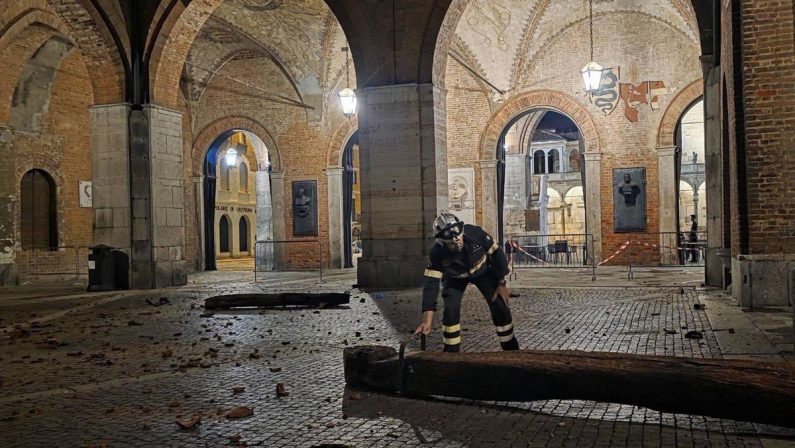 Tromba d’aria devasta Cremona: città tra sfollati, feriti e conta dei danni. Il sindaco: “Sgomenti”