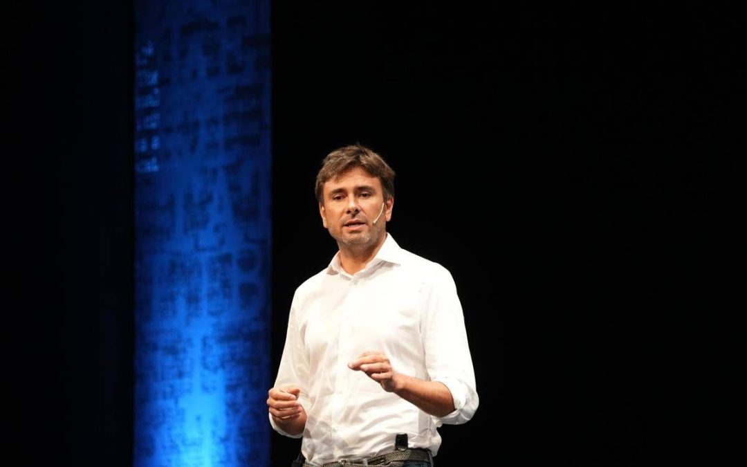 Di Battista ricoverato e le polemiche sul volo di Stato, Ricciardi: “Non è trattamento di favore, racconta la polvere del mondo”
