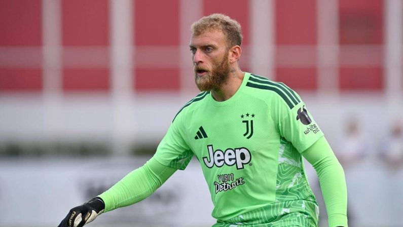 Juve-Inter, tifosi bianconeri contro Di Gregorio: “È un disastro, serve un nuovo portiere”