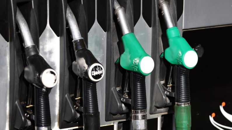 Carburanti, Gros (Bocconi) avverte: “No ai sussidi del governo, misura regressiva”