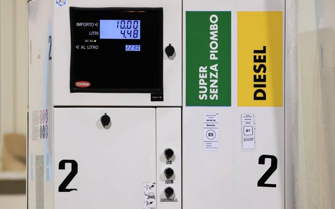 Caro carburanti, Ferragosto salato per chi si sposta in auto: pieno di gasolio costa oltre 22 euro in più rispetto all’anno scorso﻿