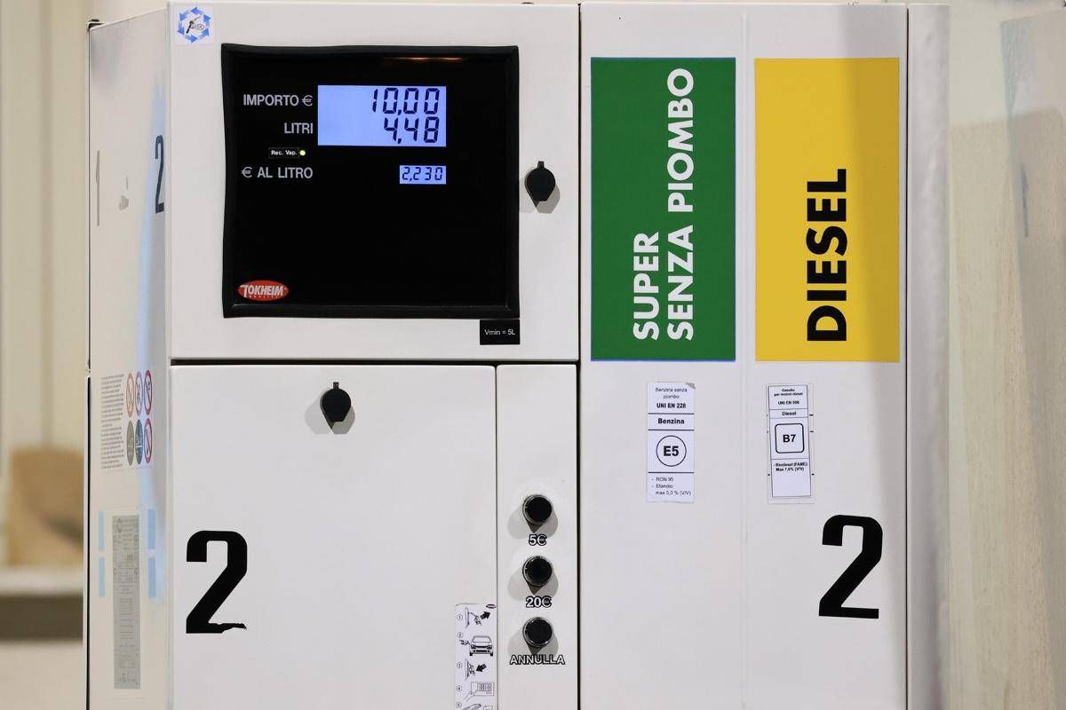 https://www.quotidianodelsud.it/wp-content/uploads/2026/08/distributore-carburante-ipa.jpeg