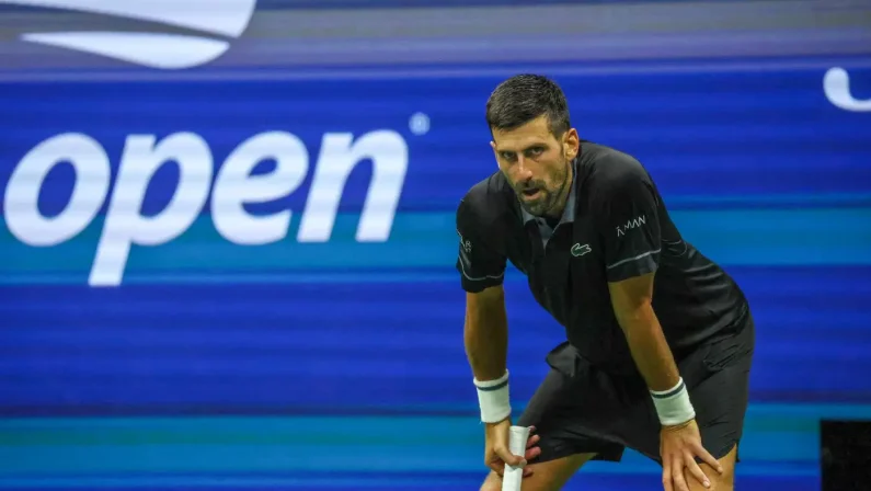 Djokovic subito eliminato allo Us Open, non perdeva all’esordio in uno Slam da oltre 20 anni. Sospeso per pioggia Cinà