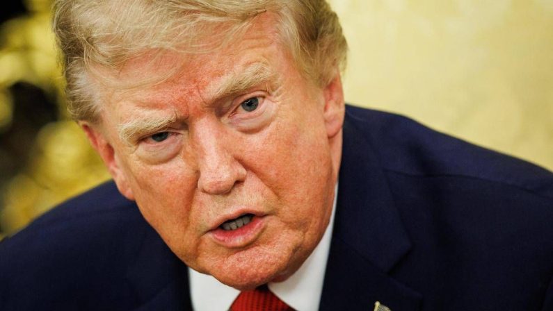 Usa-Iran, scaduta la tregua. Trump ora minaccia l’Oman: “Se vi mettete in mezzo vi bombarderemo”