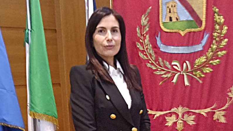 Lamezia, esplode il “caso” Futuro Nazionale, il sindaco revoca l’assessore “vannacciana”