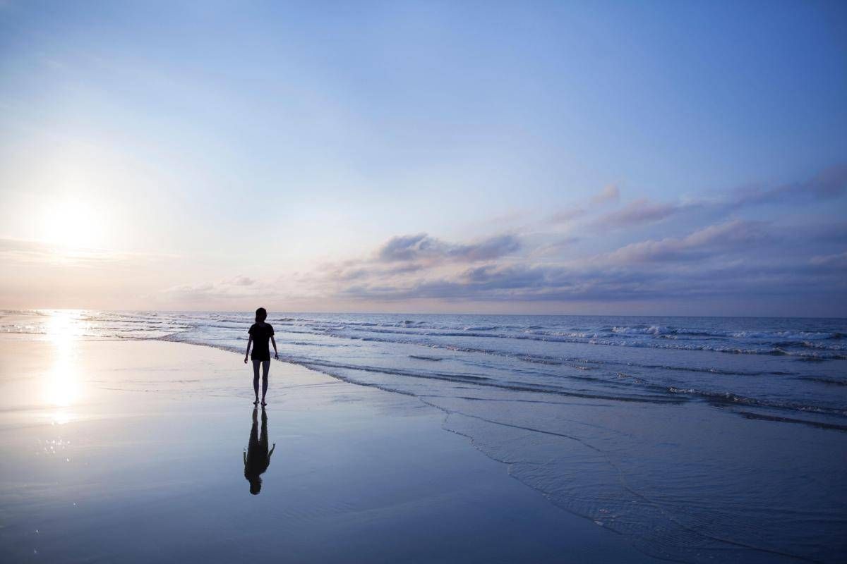 https://www.quotidianodelsud.it/wp-content/uploads/2026/08/donna-spiaggia-123rf-free.jpeg