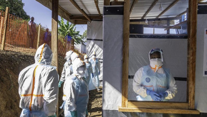 Ebola, epidemia in Congo cresce a velocità eccezionale. Oms: “3.605 casi con 1.587 morti”