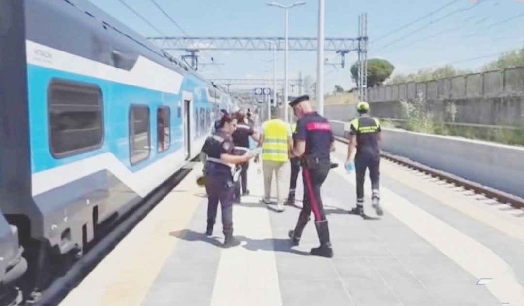 Eboli, una lite blocca per ore i passeggeri lucani sul treno