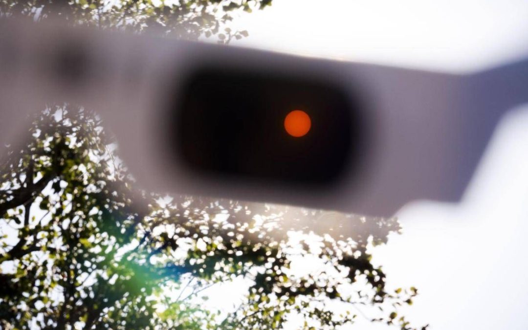 Eclissi di sole oggi 12 agosto, da Milano a Roma e Palermo: orario migliore per vederla città per città