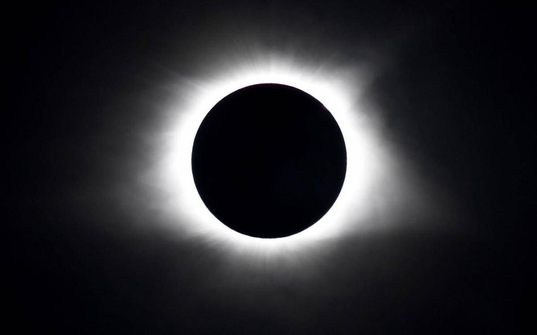 Eclissi, ecco dove si vedrà meglio in Italia e con il buio lo spettacolo delle ‘stelle cadenti’