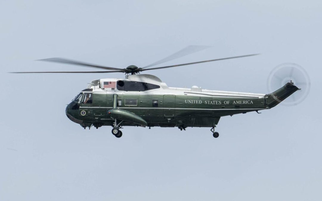Usa, il rapporto: problemi di comunicazione al decollo, quasi collisione per il Marine One di Trump