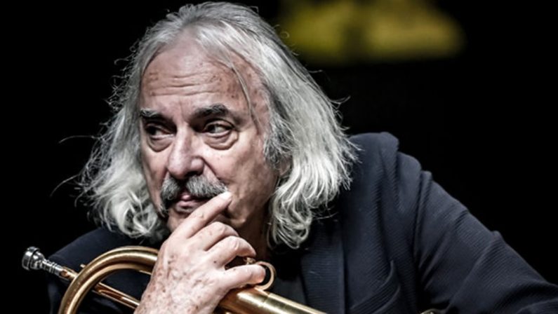 Enrico Rava in concerto a Sibari: oltre sessant’anni di jazz inseguendo «il suono dell’anima»
