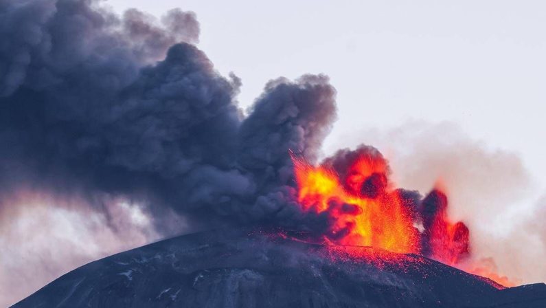 Eruzione Etna, Ingv: “Impossibile stimare quanto durerà”