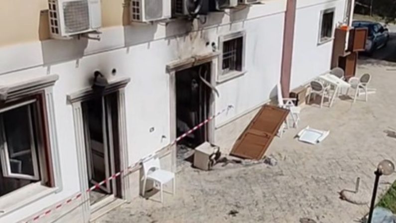 Mileto, i drammatici minuti dopo l'esplosione della bombola al B&B
