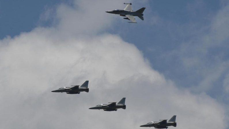 Grecia, drone turco nei pressi di un aeroporto: decollano F-16