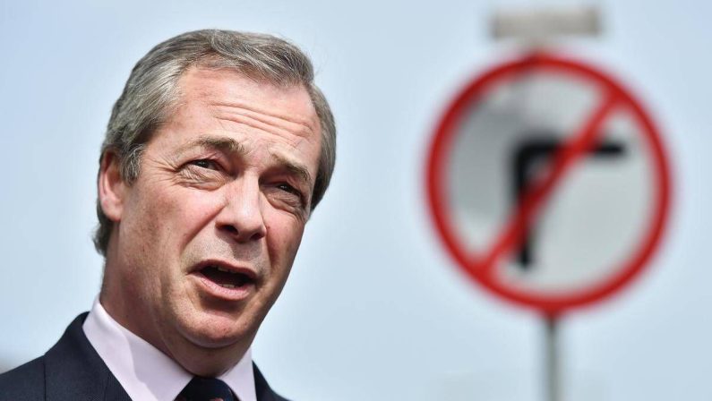 Farage contro tutti a Clacton: 34 candidati (con Count Binface) e una maxi scheda elettorale