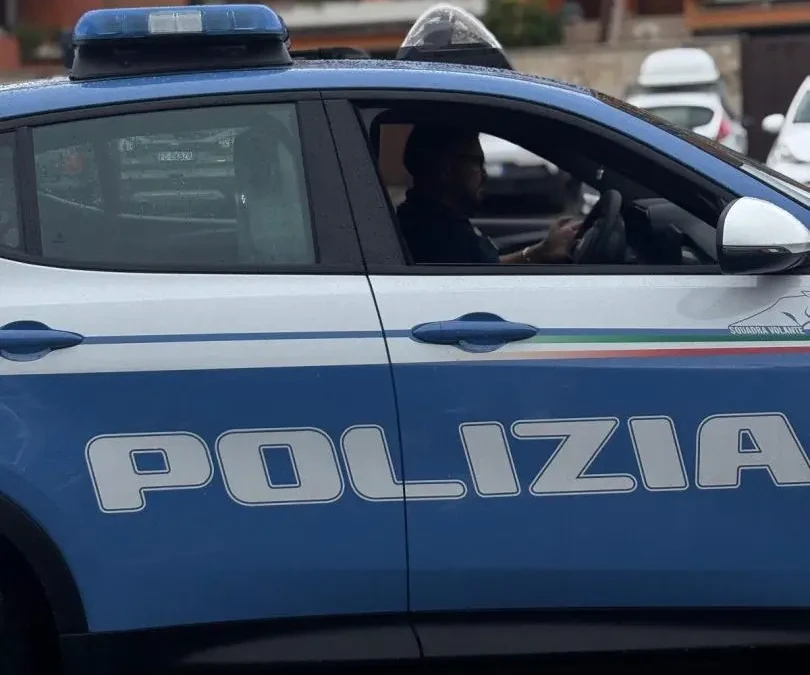 Napoli, violenza sessuale all’interno di un’attività commerciale: denunciato un 29enne