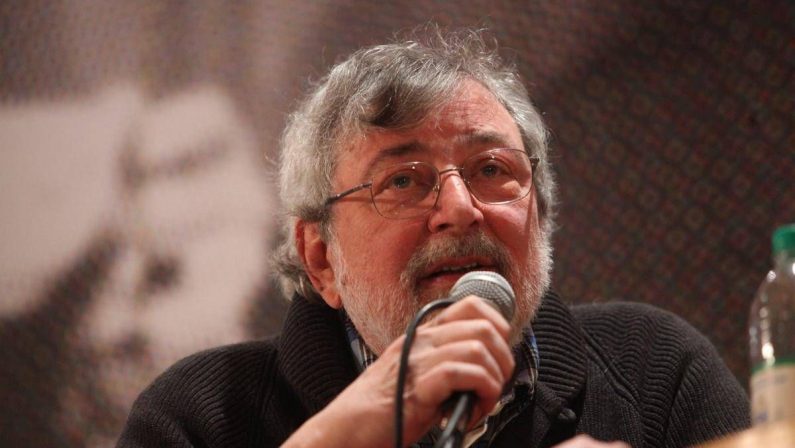 Guccini, a Pavana i funerali in forma privata