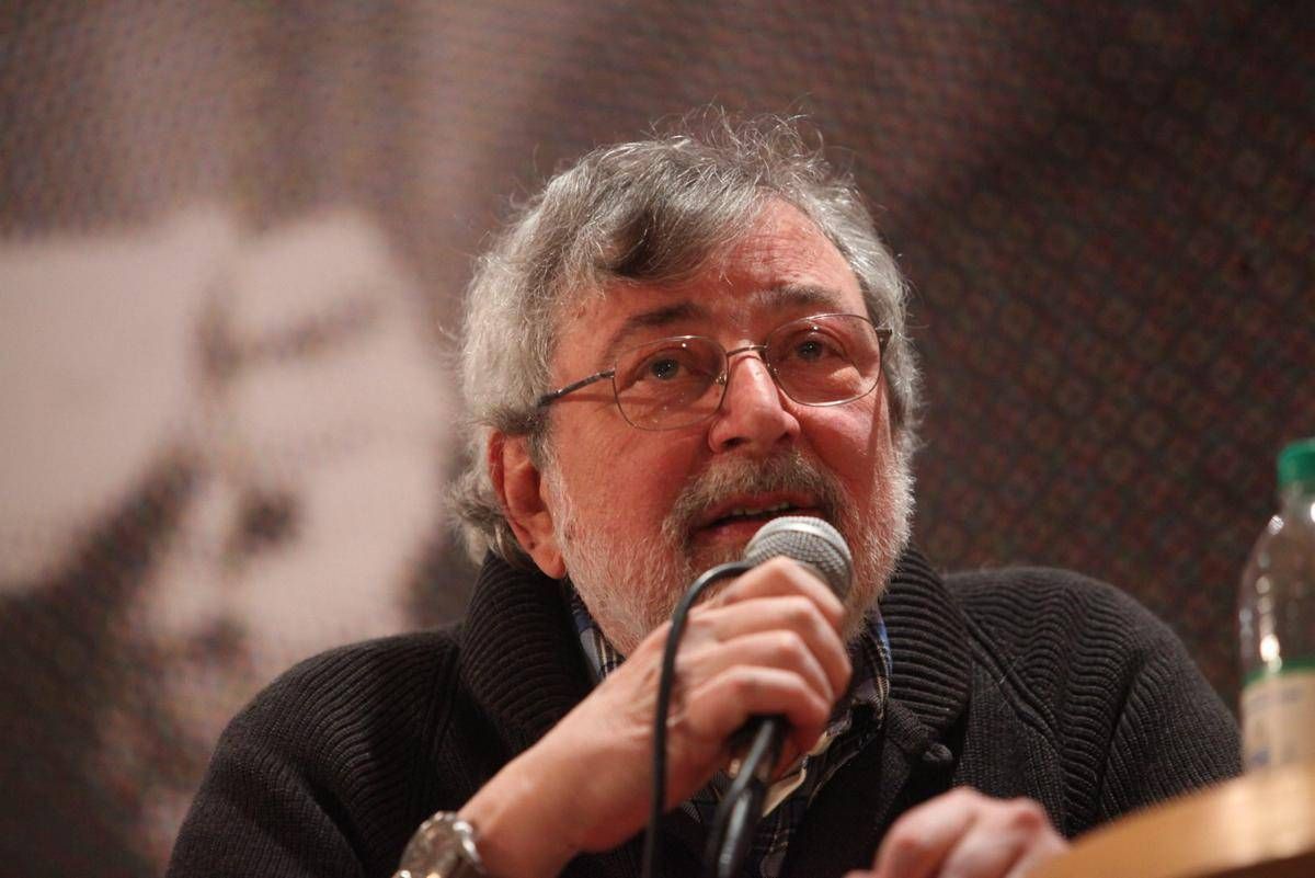 https://www.quotidianodelsud.it/wp-content/uploads/2026/08/francesco-guccini-presenta-il-suo-libro-dizionario-delle-cose-perdute.jpeg