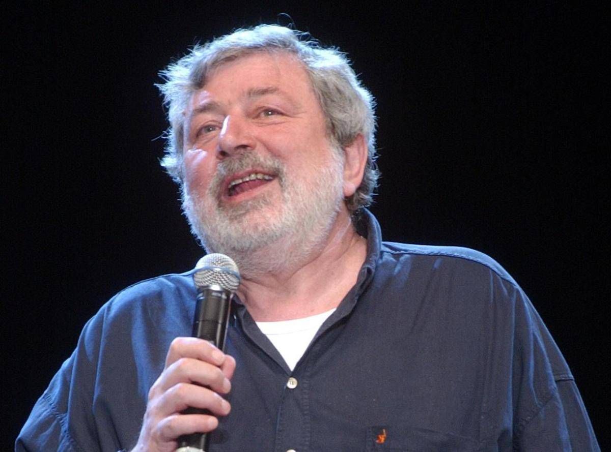 https://www.quotidianodelsud.it/wp-content/uploads/2026/08/francescoguccini-camicia-ipa-fg.jpeg