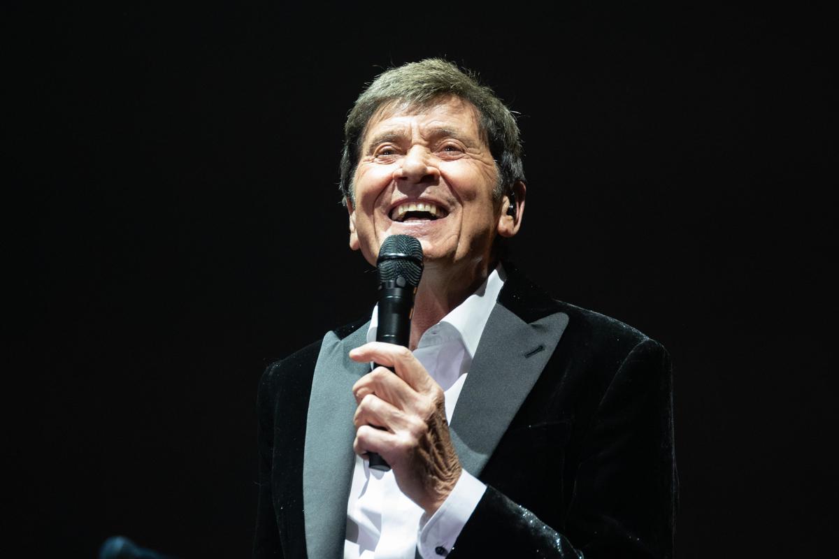 https://www.quotidianodelsud.it/wp-content/uploads/2026/08/ftg-ipa36967447-gianni-morandi-canta.jpeg