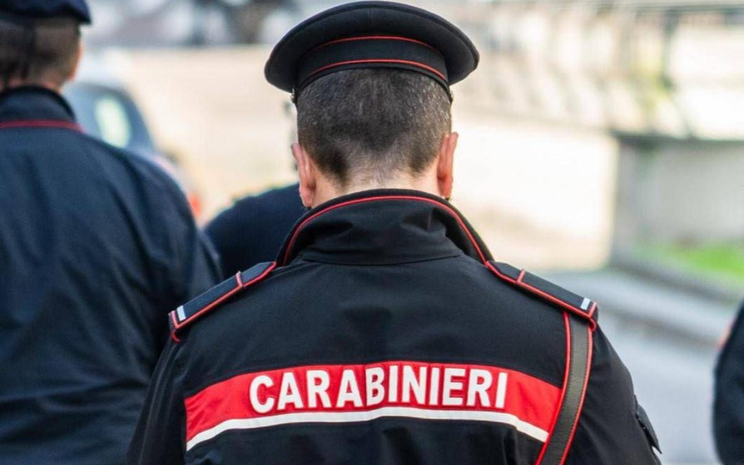 Genova, accoltella la sorella e precipita dal sesto piano: morto 26enne