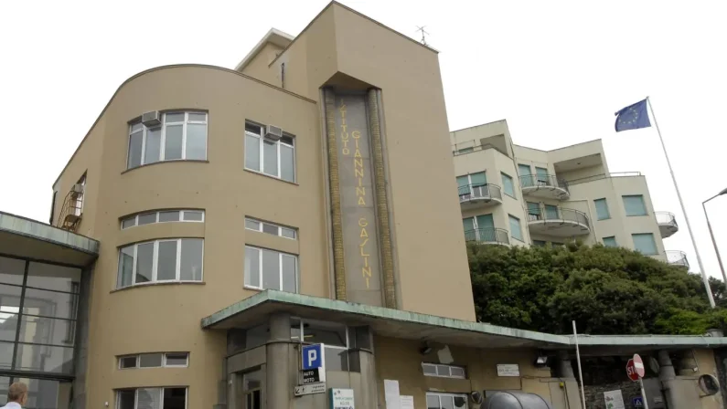 Fuori pericolo la bimba di sei anni sopravvissuta alla tragedia di Catanzaro, era stata ricoverata al Gaslini di Genova / Video