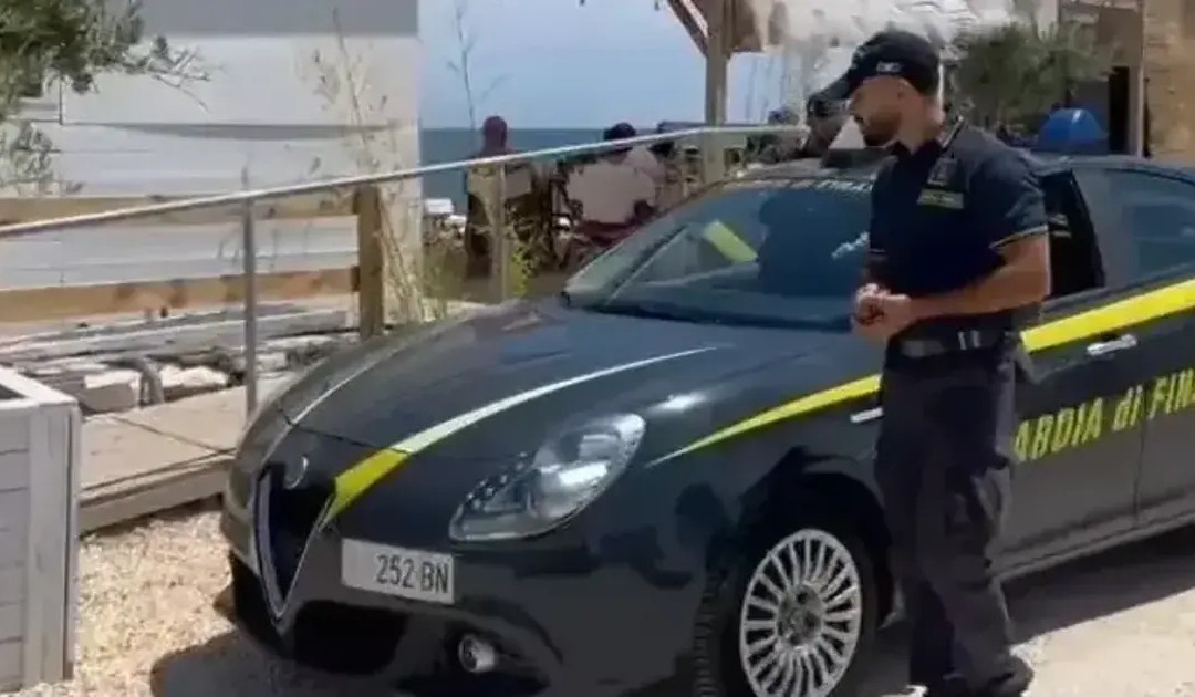 Lavoratori sfruttati in uno stabilimento balneare a Bari: 4 denunce