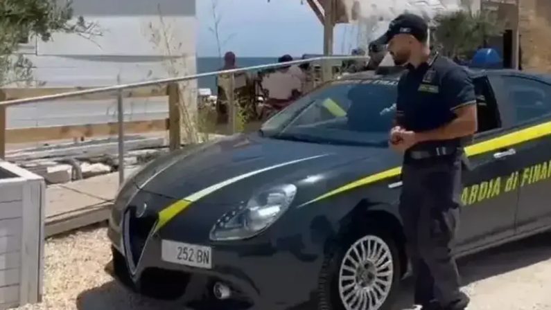 Lavoratori sfruttati in uno stabilimento balneare a Bari: 4 denunce