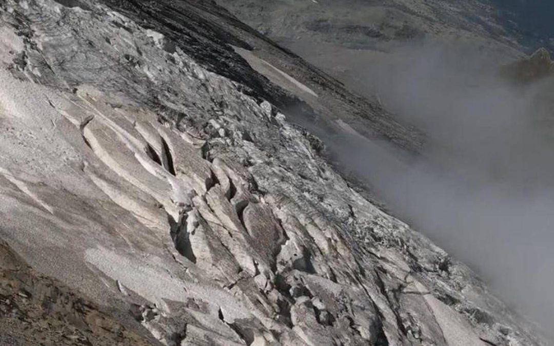 Emergenza climatica, Legambiente: “Ghiacciai delle Alpi francesi a rischio: perso il 35% del volume dal 2000”