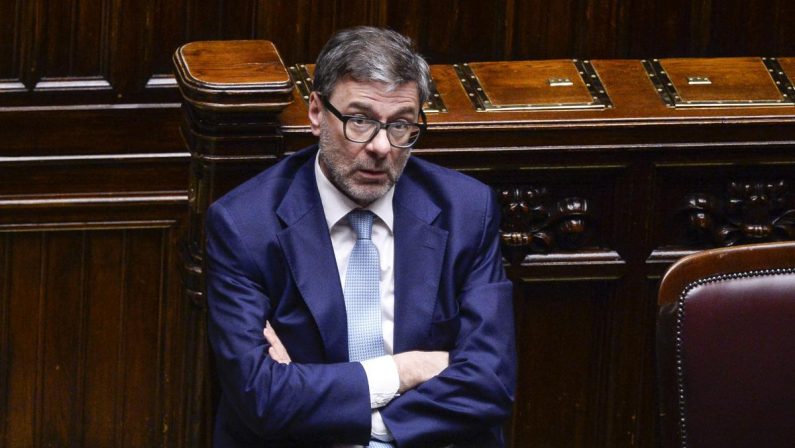Giorgetti: “Chiederemo all’Ue il massimo per l’energia e lo 0,9% per la difesa”