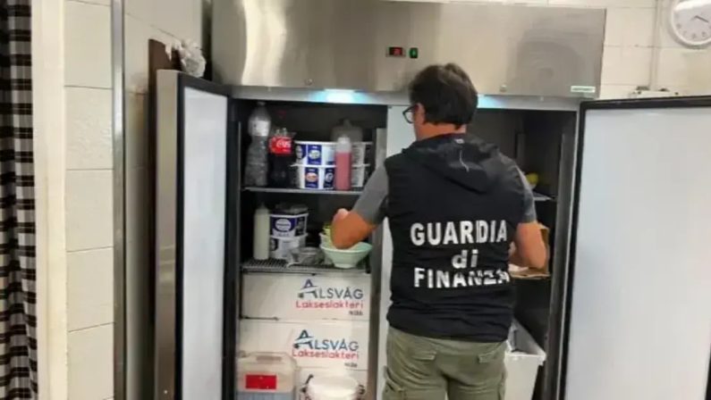Marina di Gioiosa Ionica, sequestrati circa 91 chili di pesce non tracciato in un ristorante