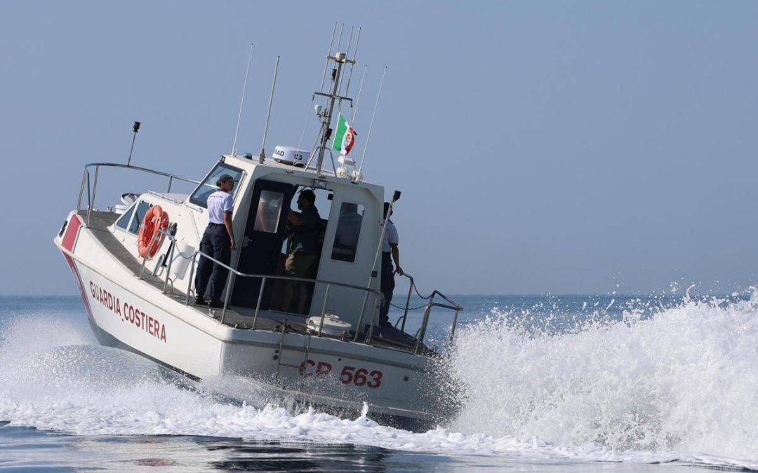 Cattolica, fermato 45enne per tentato omicidio: si era gettato in mare in auto con la moglie