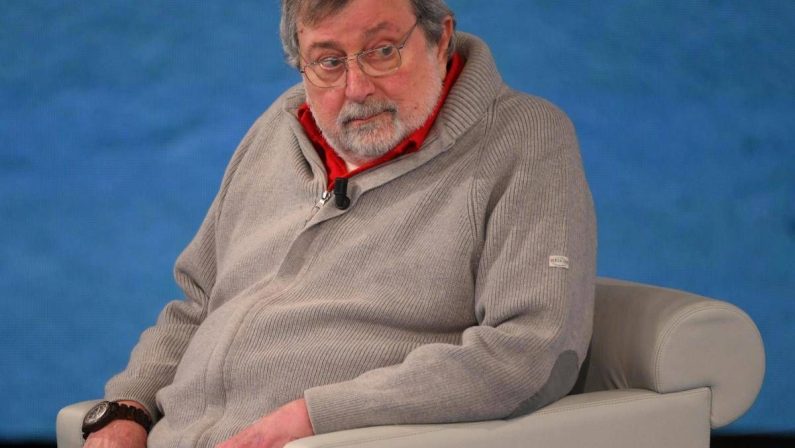 Addio a Francesco Guccini, il cantautore morto a 86 anni