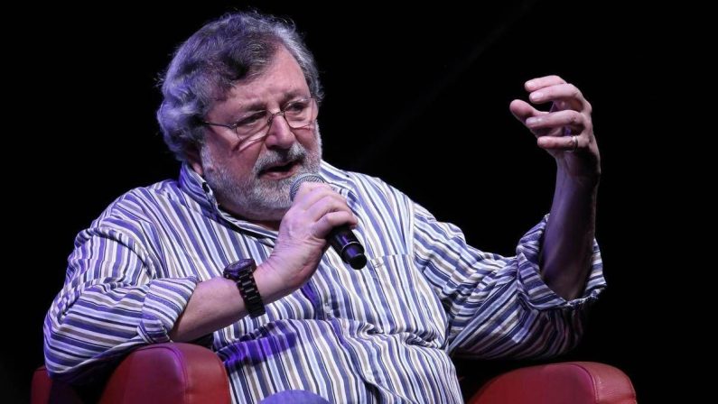 Da ‘L’avvelenata’ a ‘La locomotiva’, le dieci canzoni con cui Guccini ha raccontato l’Italia