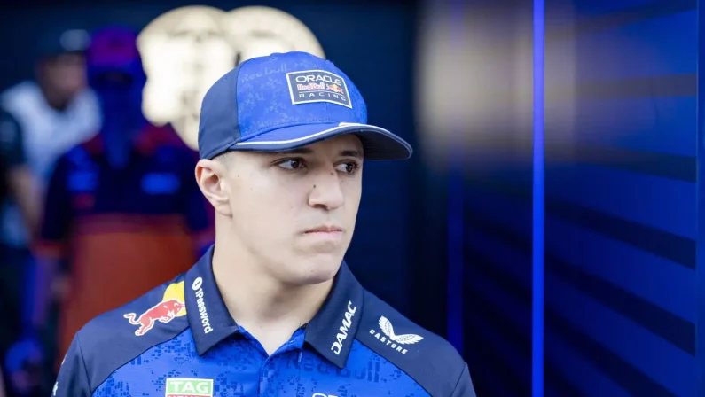 F1, Hadjar salta il GP d’Olanda per un infortunio al polso. Lawson lo sostituirà in Red Bull