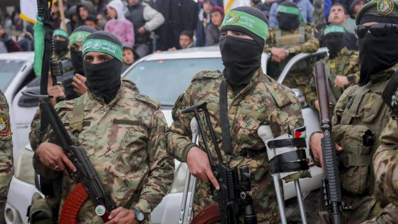 Gaza, Hamas ‘celebra’ 15enne ucciso in combattimento: “Ha piazzato esplosivi e sparato con lanciarazzi anticarro”