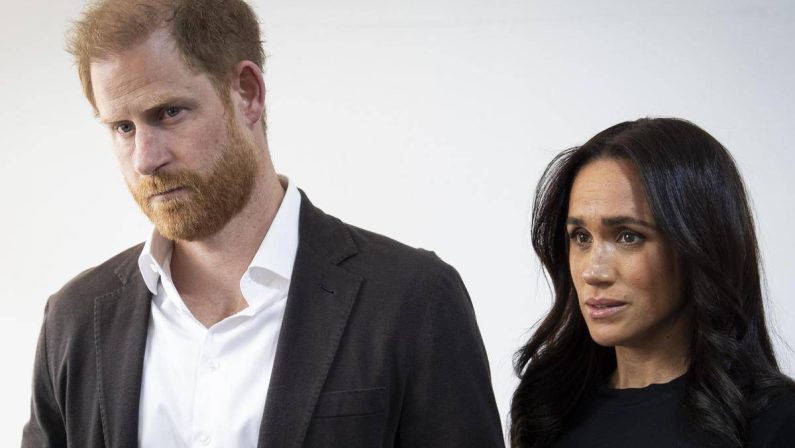 La lite con la famiglia reale e il trasloco, “Harry e Meghan tornano a vivere in Gran Bretagna”