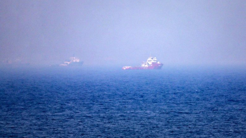 Iran, petroliera colpita in stretto Hormuz. Teheran agli Usa: “Guerrafondai. Nuovi attacchi? Piano di risposta è pronto”