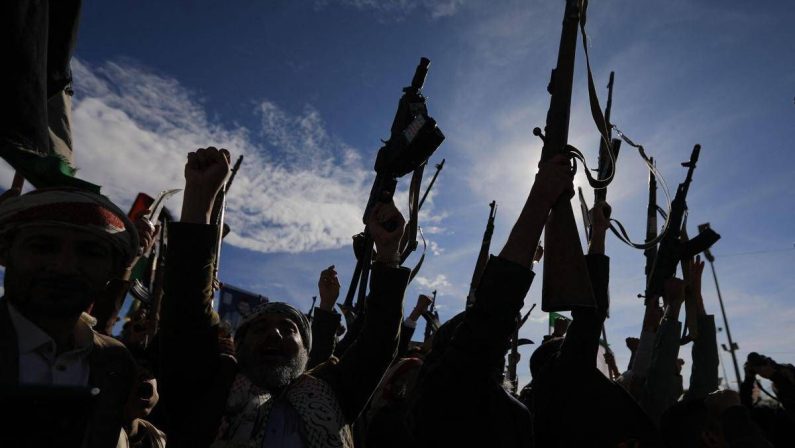 Yemen, Houthi attaccano forze governative: 45 morti