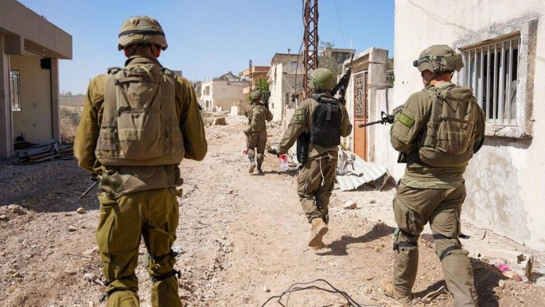 Idf marchia con numeri in fronte i palestinesi fermati in Cisgiordania