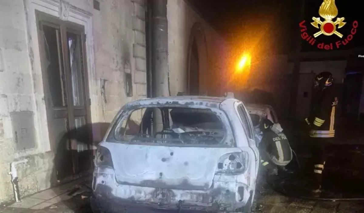 https://www.quotidianodelsud.it/wp-content/uploads/2026/08/incendio-auto-moglie-sindaco-caprarica.jpg