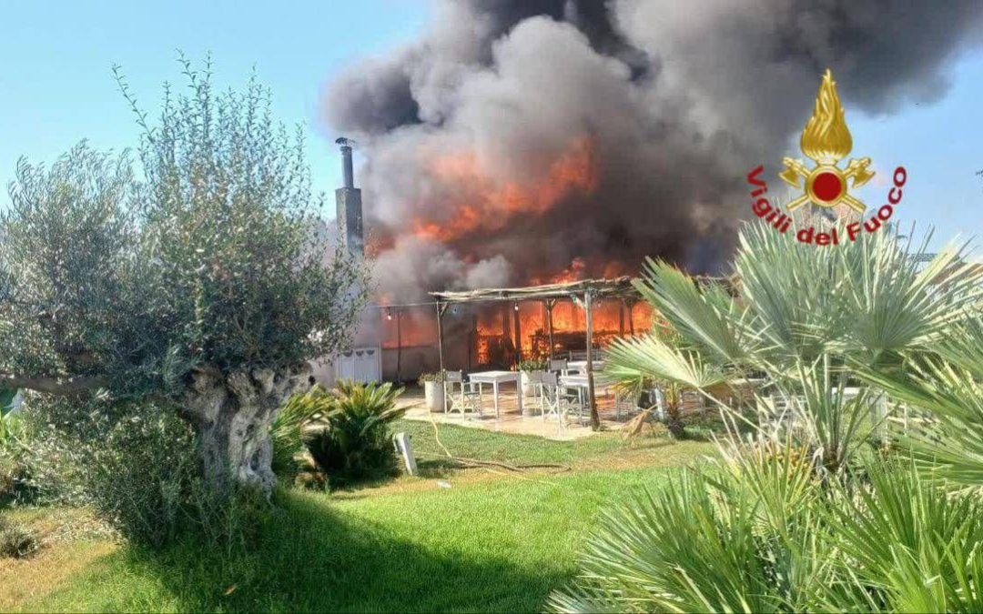 Incendio in uno stabilimento di Maccarese: in fiamme la ‘Rambla Beach’