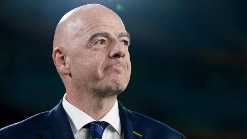 Mondiale ai privati, la Fifa chiede scusa per gli “errori commessi” ma rilancia il “pieno sostegno” a Infantino