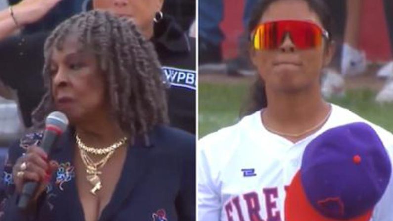 Il baseball femminile rinasce, ma l’inno da incubo è il vero show