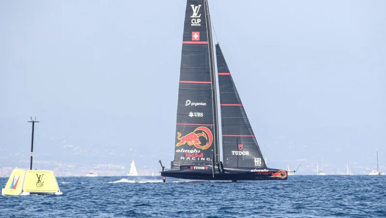 Coppa America, Alinghi in acqua a Napoli in vista della Preliminary Regatta / Video