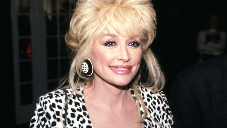E’ morta Dolly Parton, la regina della musica country aveva 80 anni