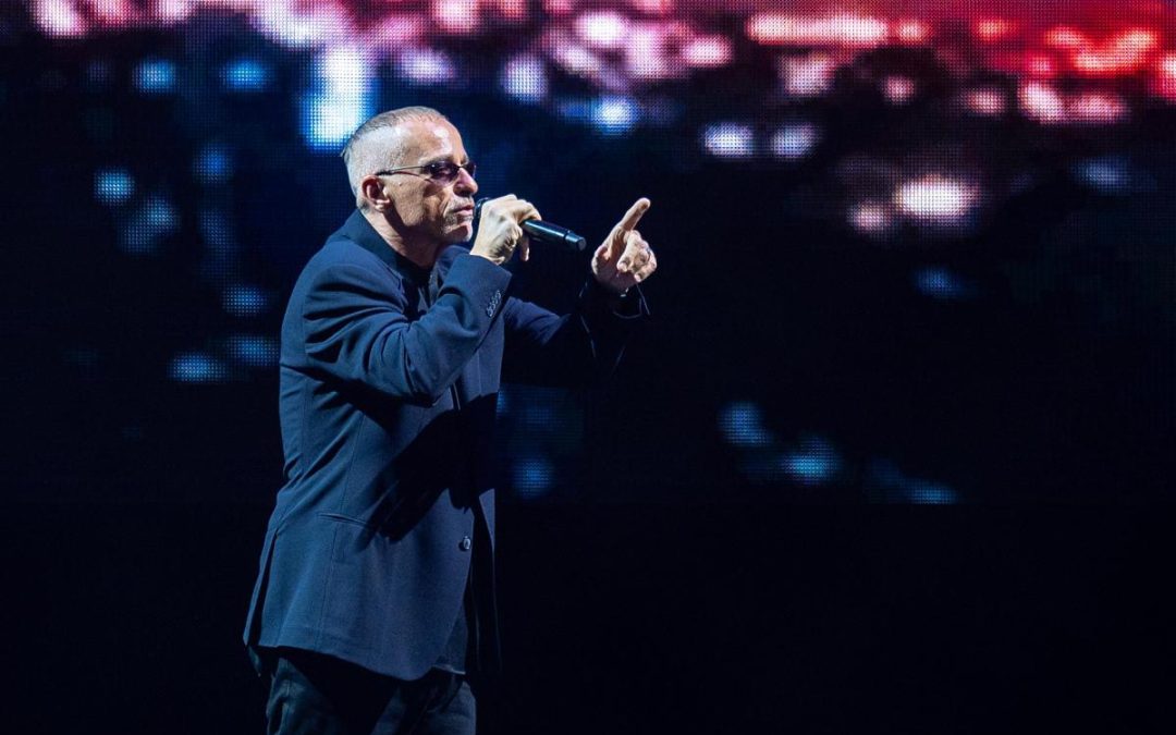 Eros Ramazzotti stop al tour, operato alle corde vocali: “Dovremo aspettare il 2027”